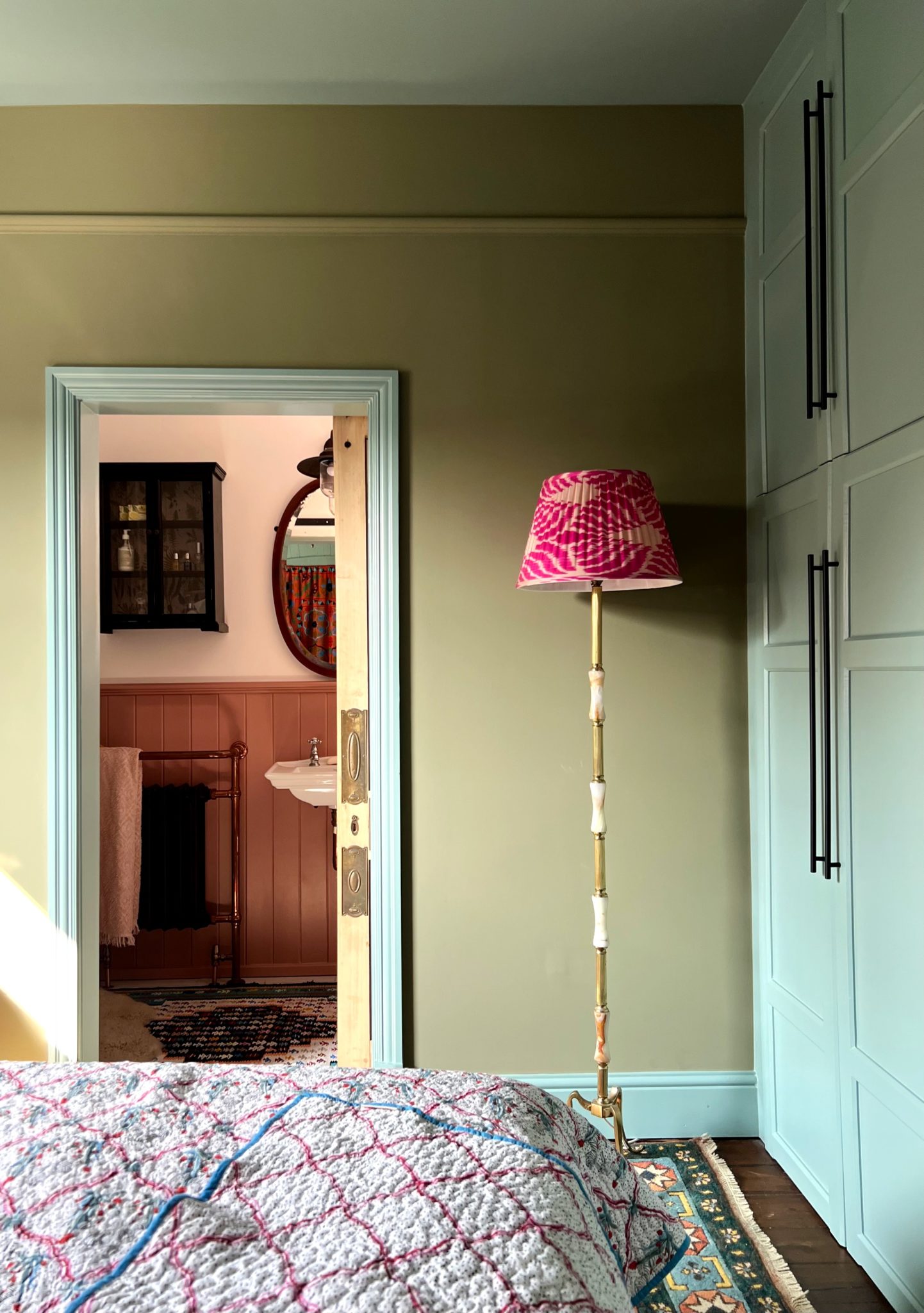 How to Paint Woodwork/Metal using Water Based Eggshell