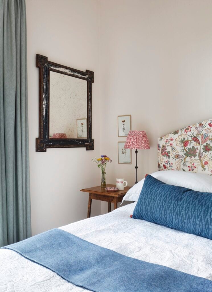 Interior designed bedroom decorated in lilak pink 60% with decoration accents in blues. Natural Paint