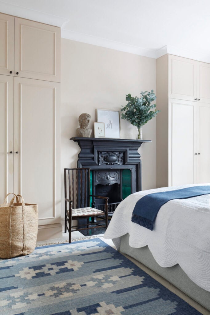 Interior designed bedroom decorated in lilak pink 60% with decoration accents in blues. Natural Paint